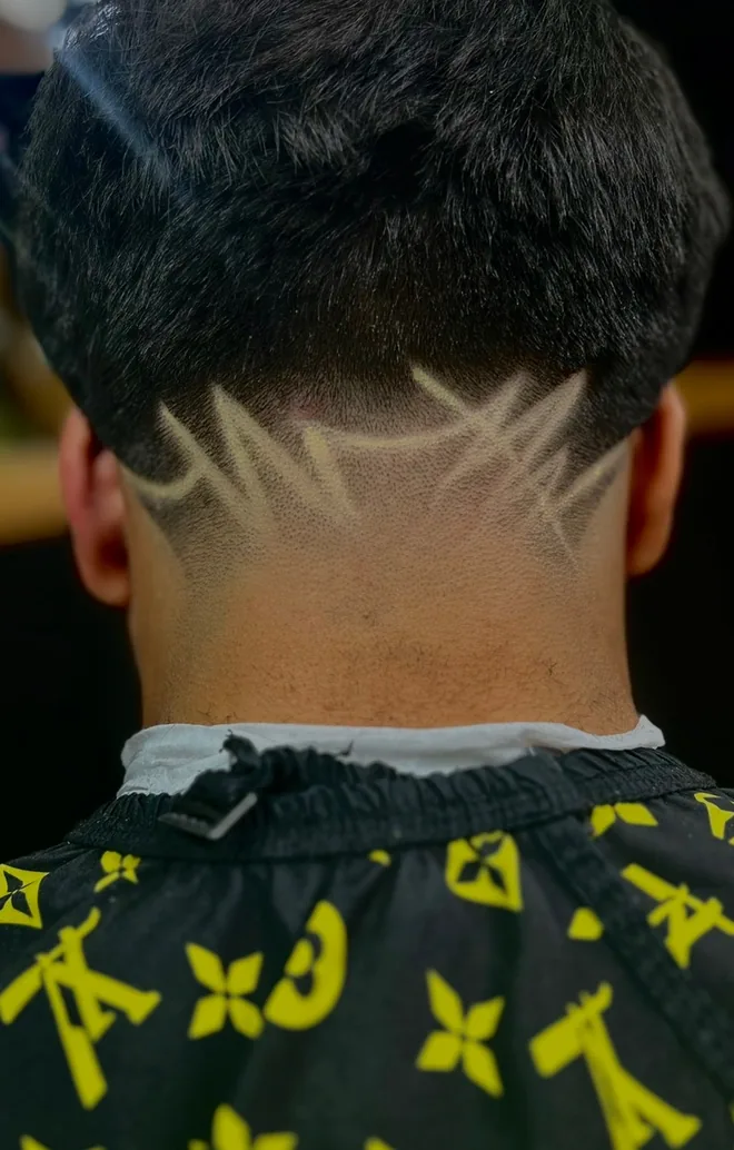 Zigzag neckline design, back view